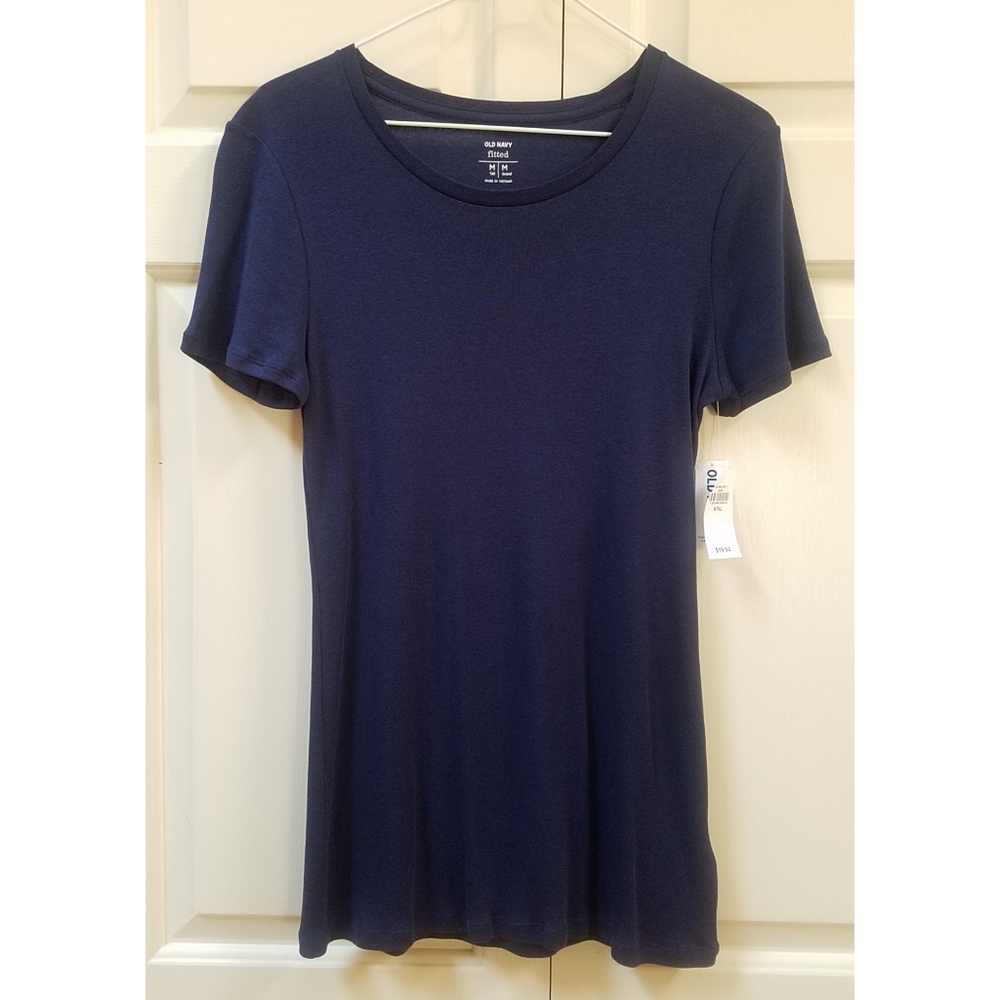 Old Navy fitted crewneck t-shirt, medium, NWT